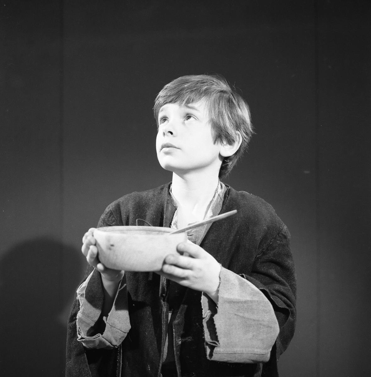 Bruce Prochnik as Oliver twist