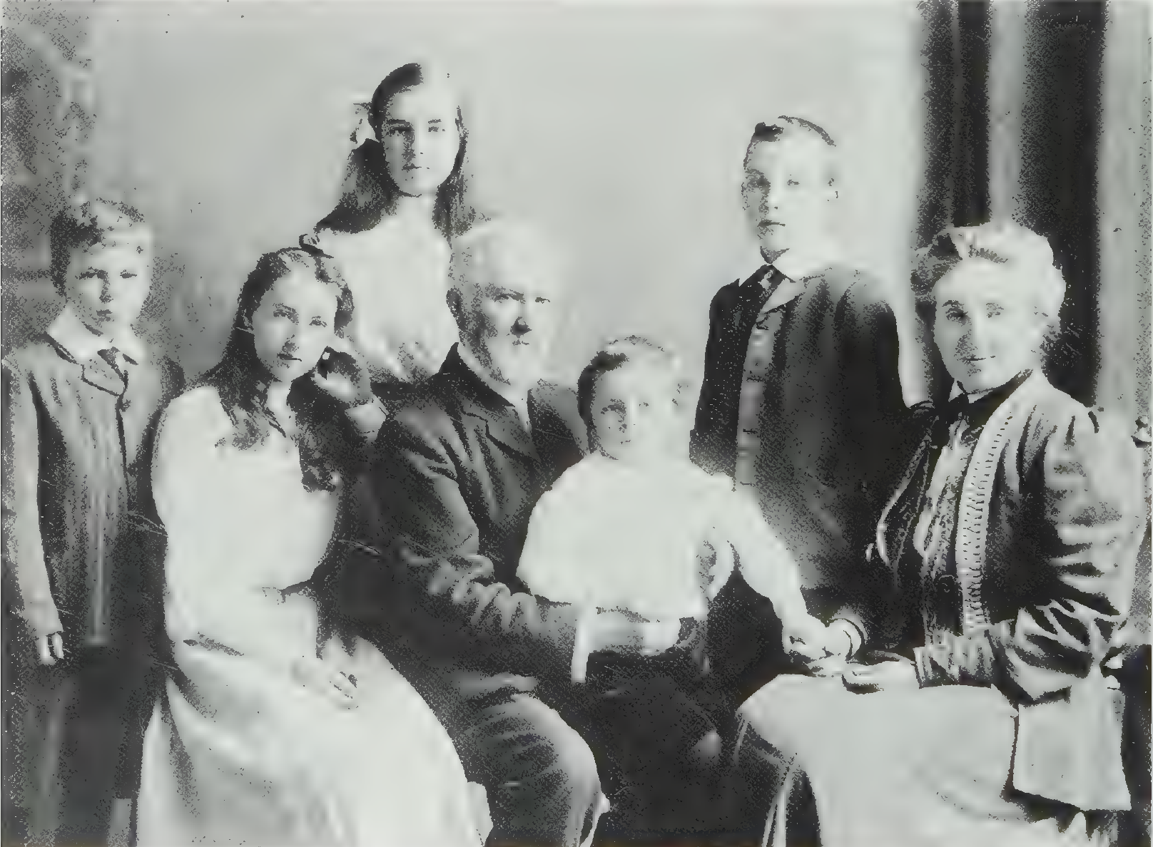 Graves Robert. standing r. w. family 1908 09