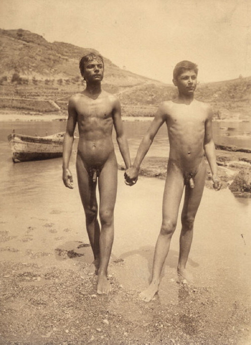 0179 Two boys by the seaside