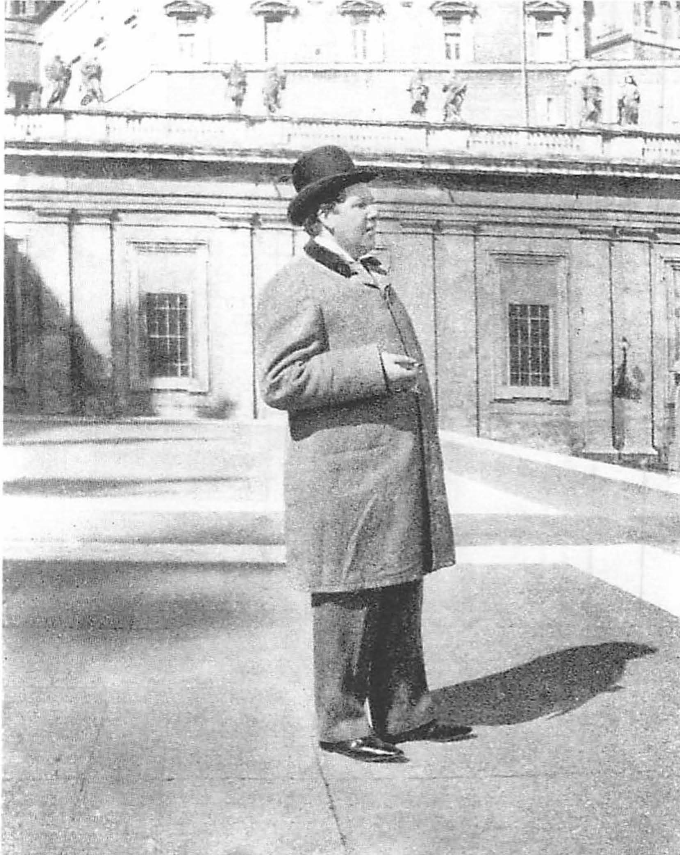 Wilde O. on the steps of St. Peters 1900